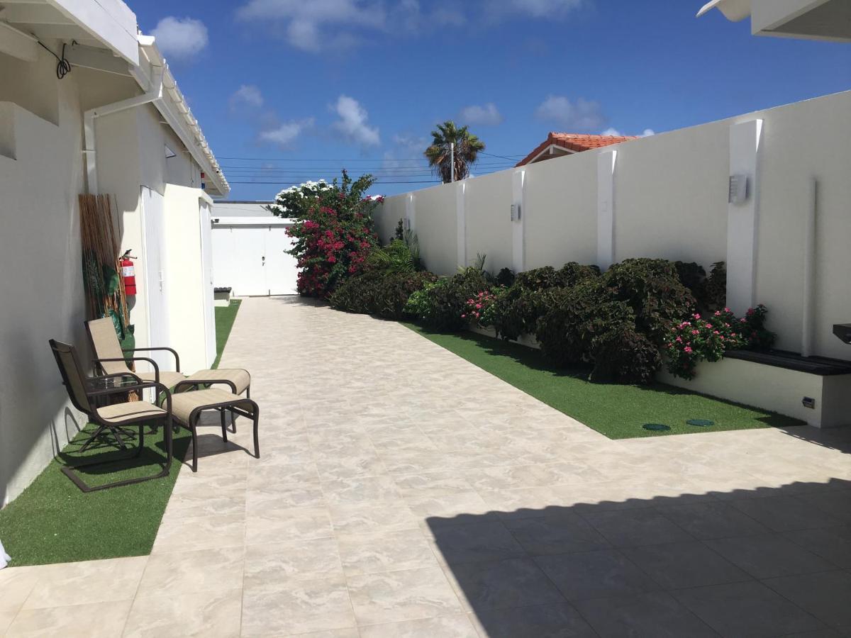 Yoyita Suites Aruba Villa Палм Бийч Екстериор снимка